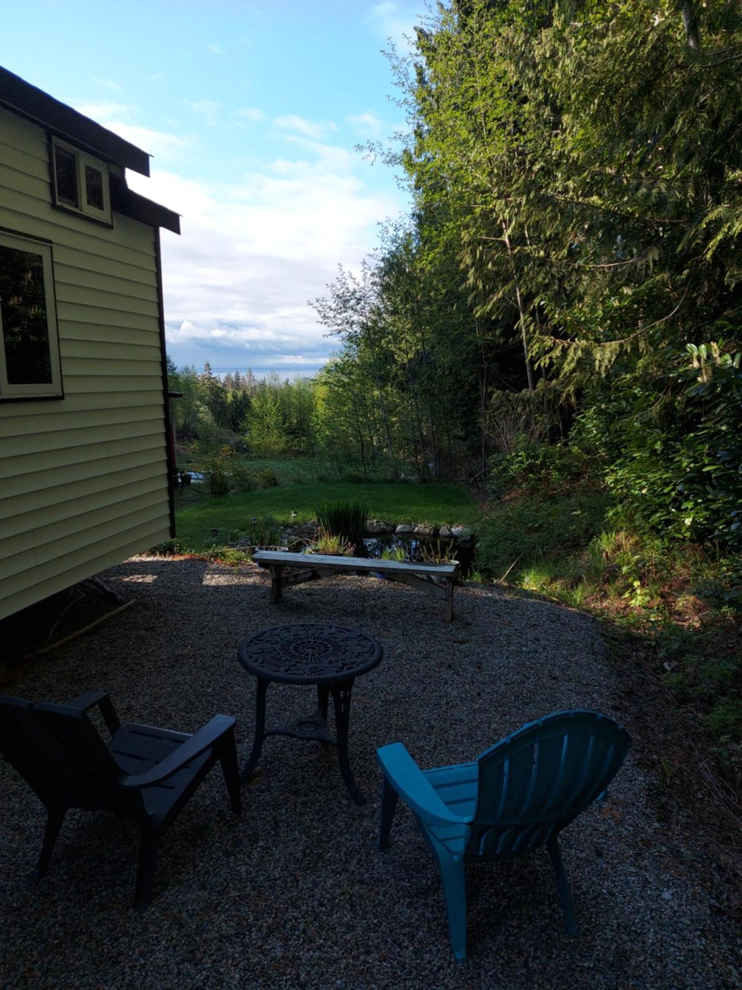 A Tiny Escape Villa Roberts Creek Room photo
