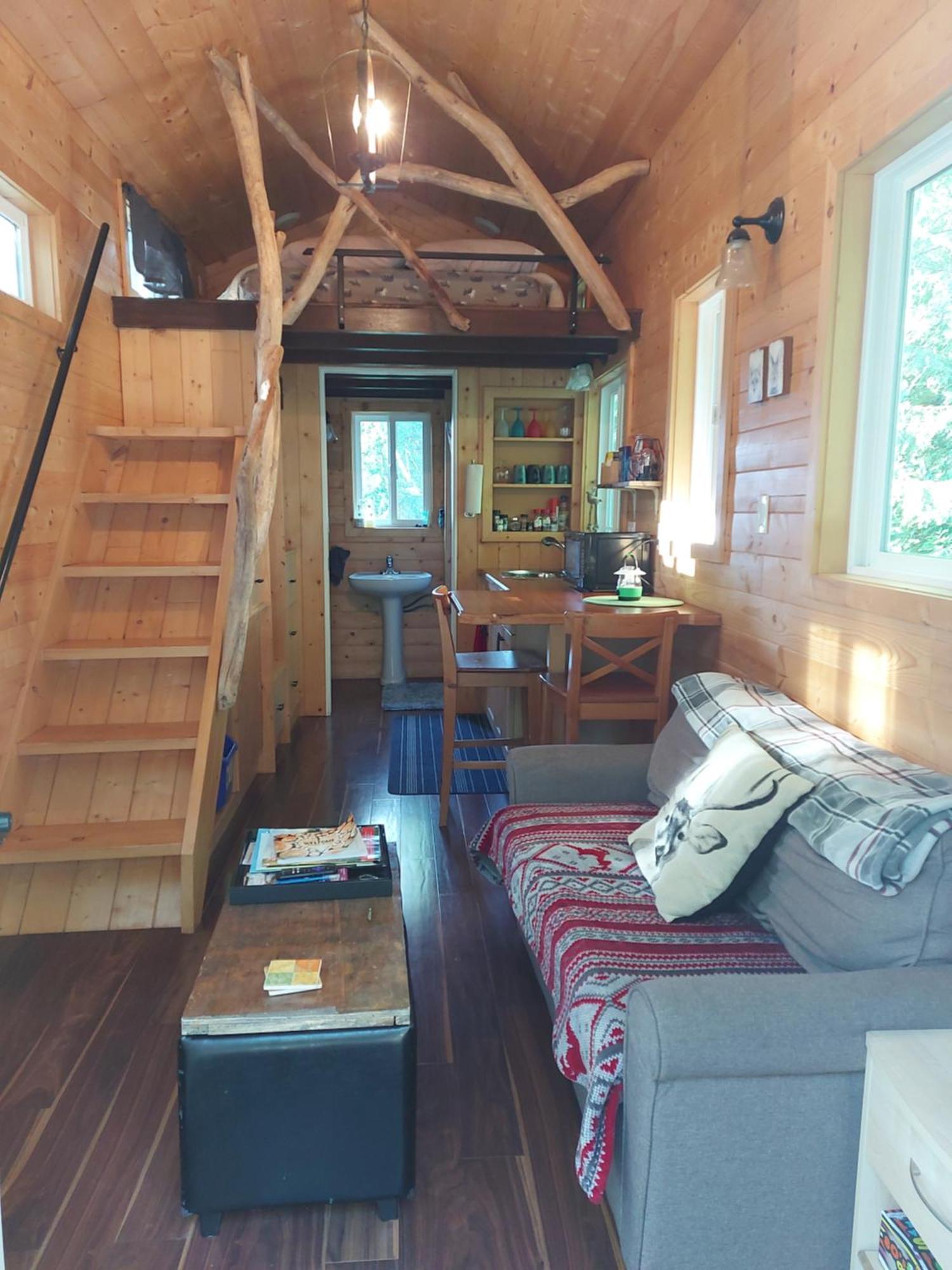 A Tiny Escape Villa Roberts Creek Room photo