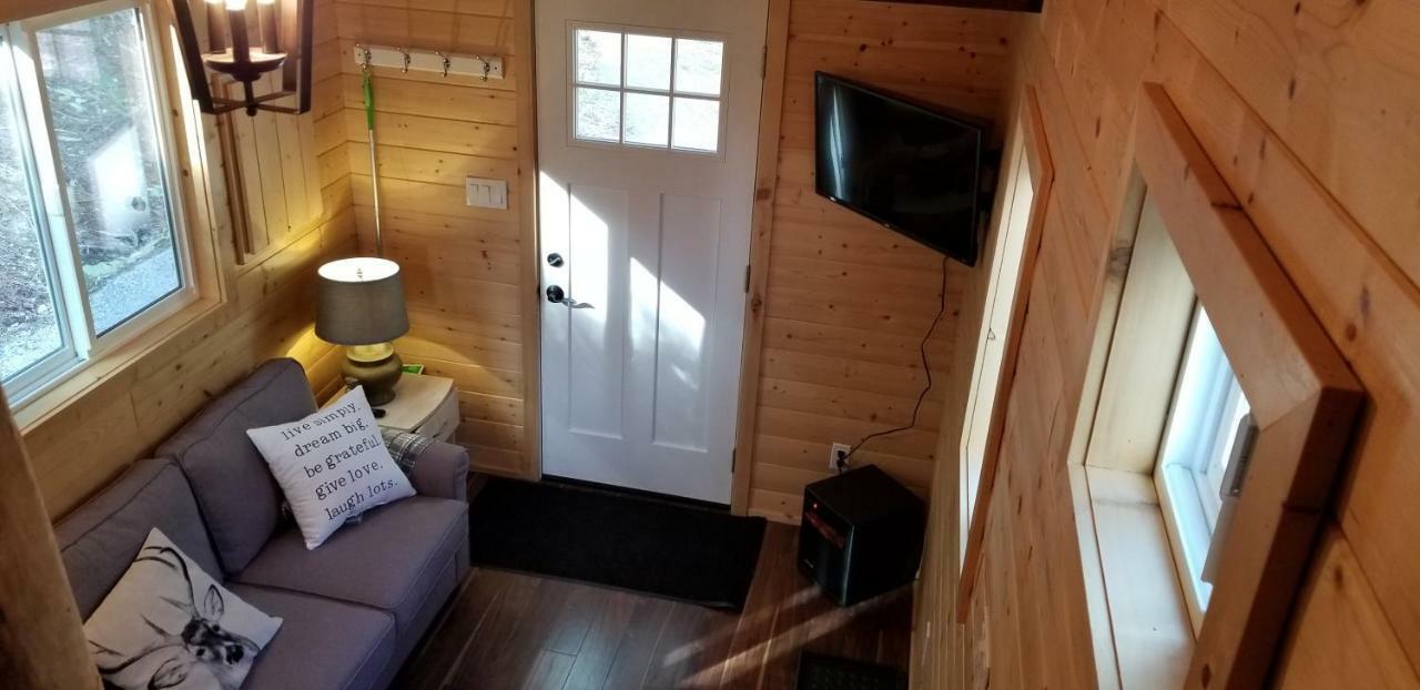 A Tiny Escape Villa Roberts Creek Exterior photo